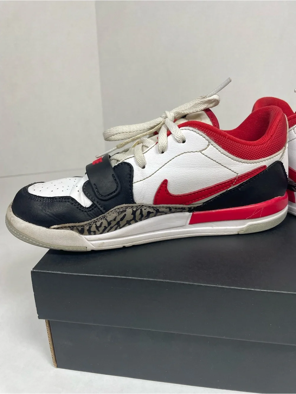 Jordan Air Jordan Legacy 312 Low (PS) Boys Sneakers White/Red/Black/Gray 2.5Y